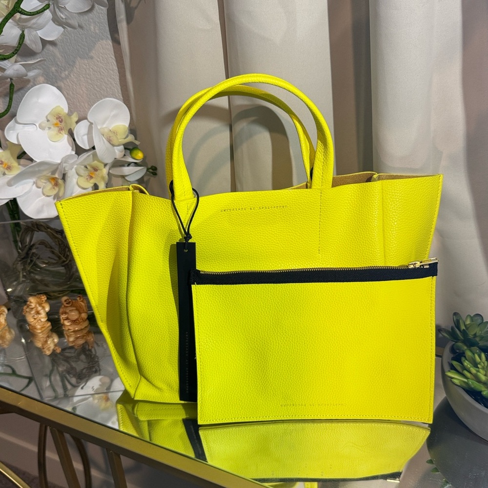 AMPERSAND AS APOSTROPHE HALF TOTE